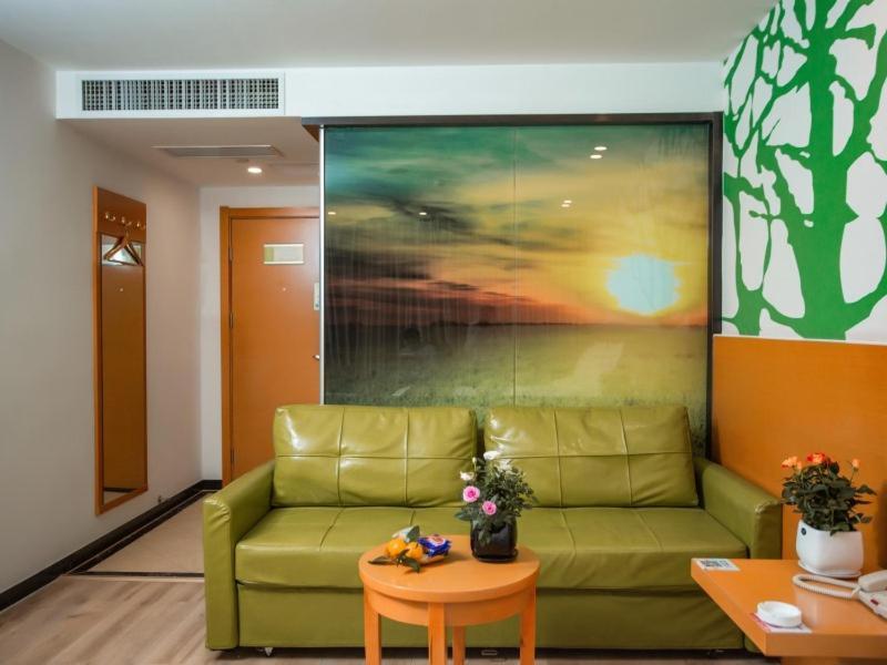 Vatica Shangdong Zaozhuang Tengzhou Railway Station Hotel Dış mekan fotoğraf